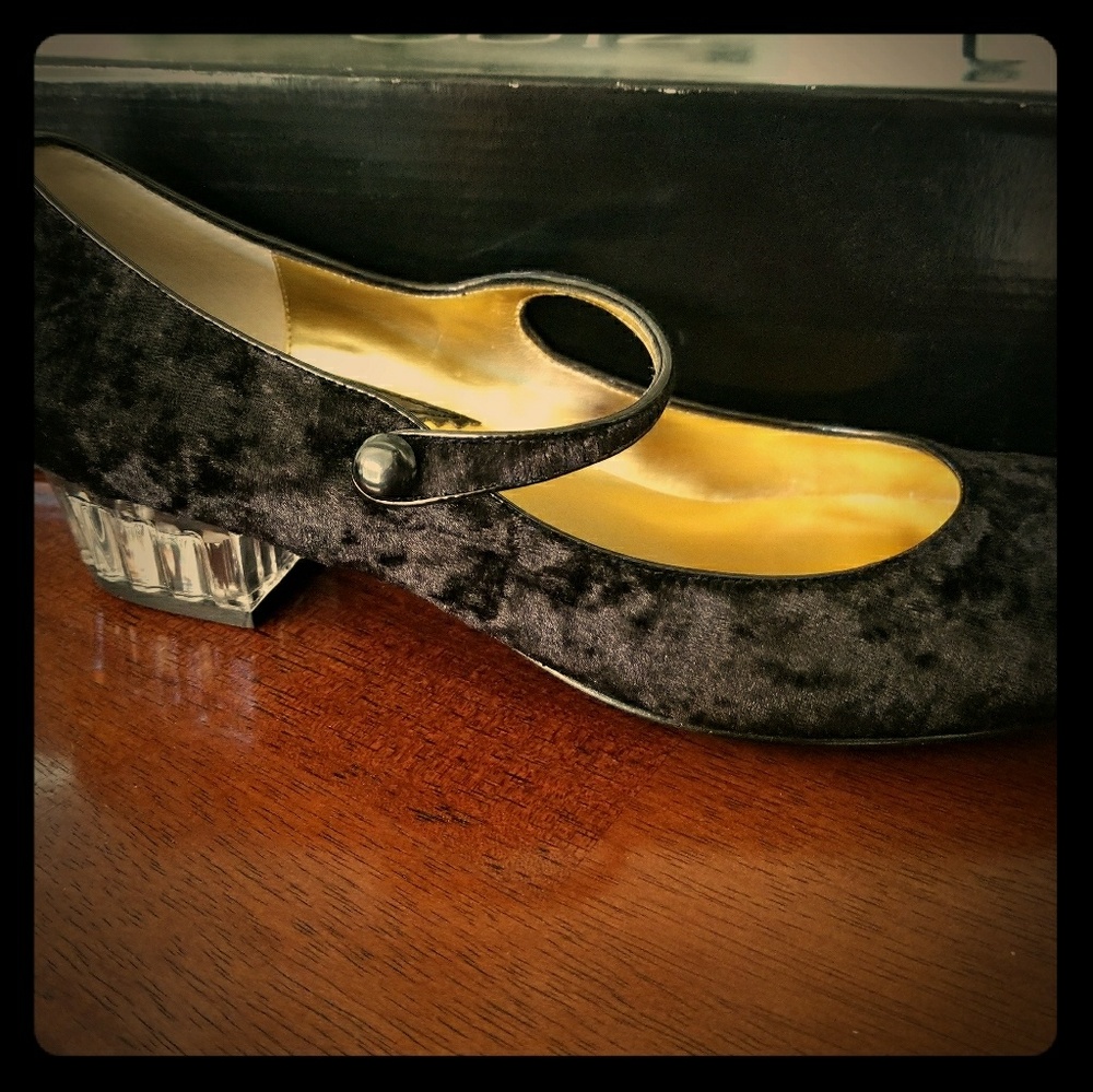Beautiful, Black Velvet Shoes